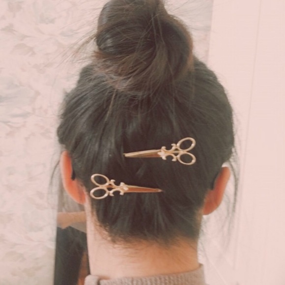 2 Pcs Decorative Scissor Hair Pins - Picture 2 of 13